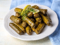 Класически сарми с лозови листа, кайма и ориз печени в глинен гювеч на фурна - снимка на рецептата Класически сарми с лозови листа, кайма и ориз печени в глинен гювеч на фурна - снимка на рецептата